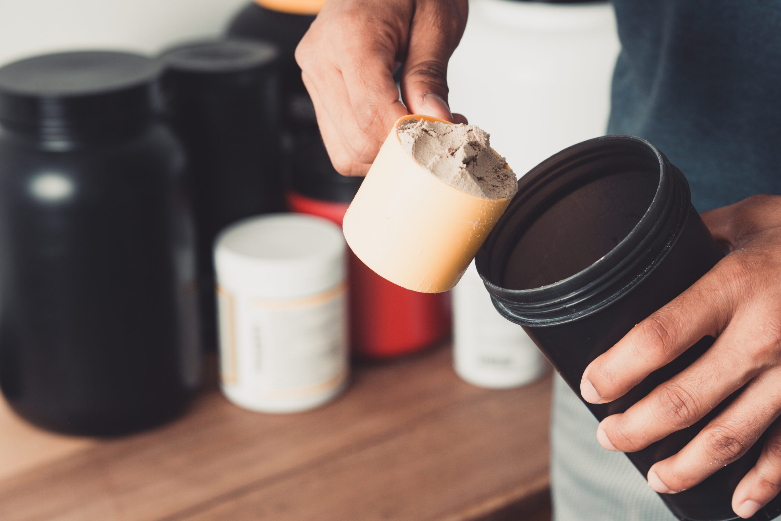 Quelle est la différence entre whey concentrate, whey isolate et hydrolysate ?